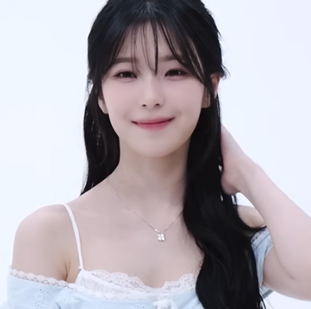 프로미스나인 백지헌이 최애인 이유! - 레전드 몸매 직캠, 짤, 눈웃음, 골반, 남친까지