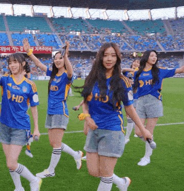 트리플에스 김채연 레전드 모음! GIF 움짤, 직캠, 건강한 가슴, 허벅지까지 덕질하기 