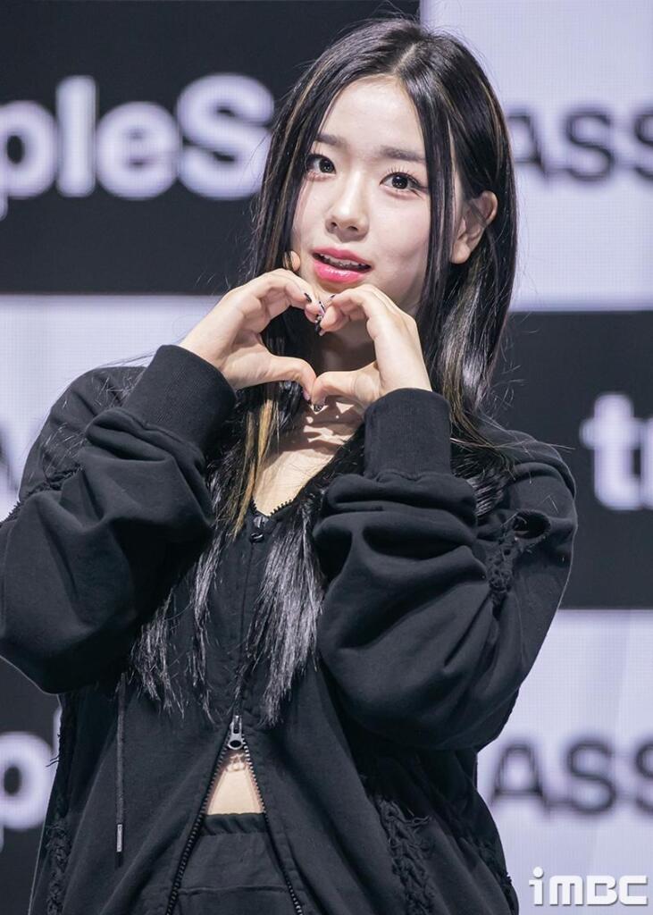 트리플에스 김채연 레전드 모음! GIF 움짤, 직캠, 건강한 가슴, 허벅지까지 덕질하기 