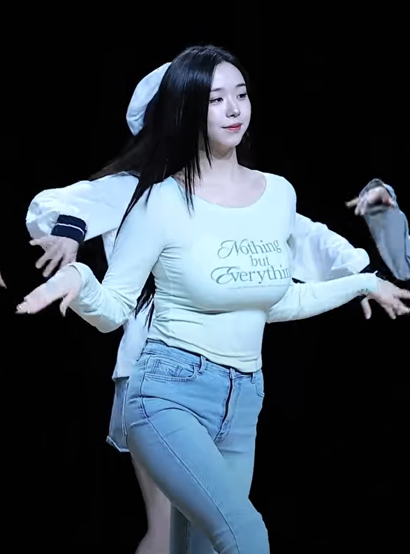 트리플에스 김채연 레전드 모음! GIF 움짤, 직캠, 건강한 가슴, 허벅지까지 덕질하기 